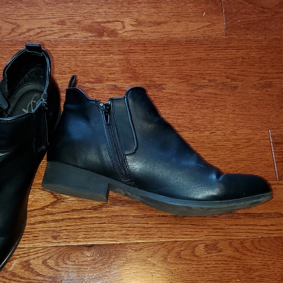 CUTE black ankle boots, flat heel size 11 - Picture 7 of 9